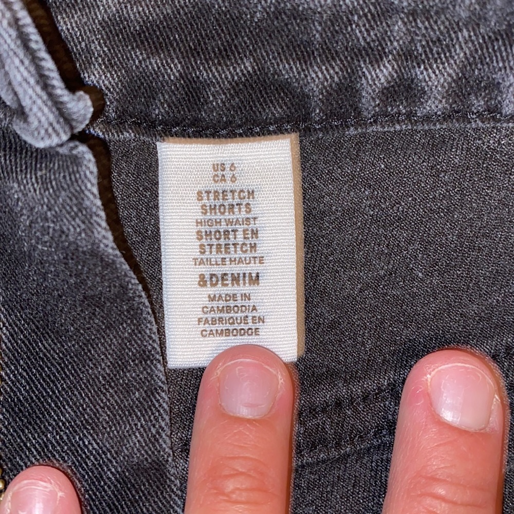 H&M Black Shorts Mid Rise - Picture 2 of 2